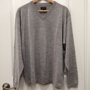 100% Merino Wool V-Neck Sweater | Light Grey